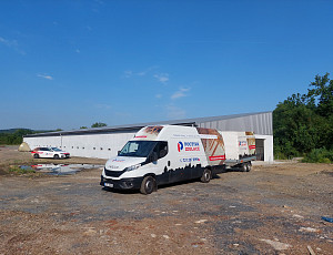 Podhled novostavby haly pro chov drůbeže